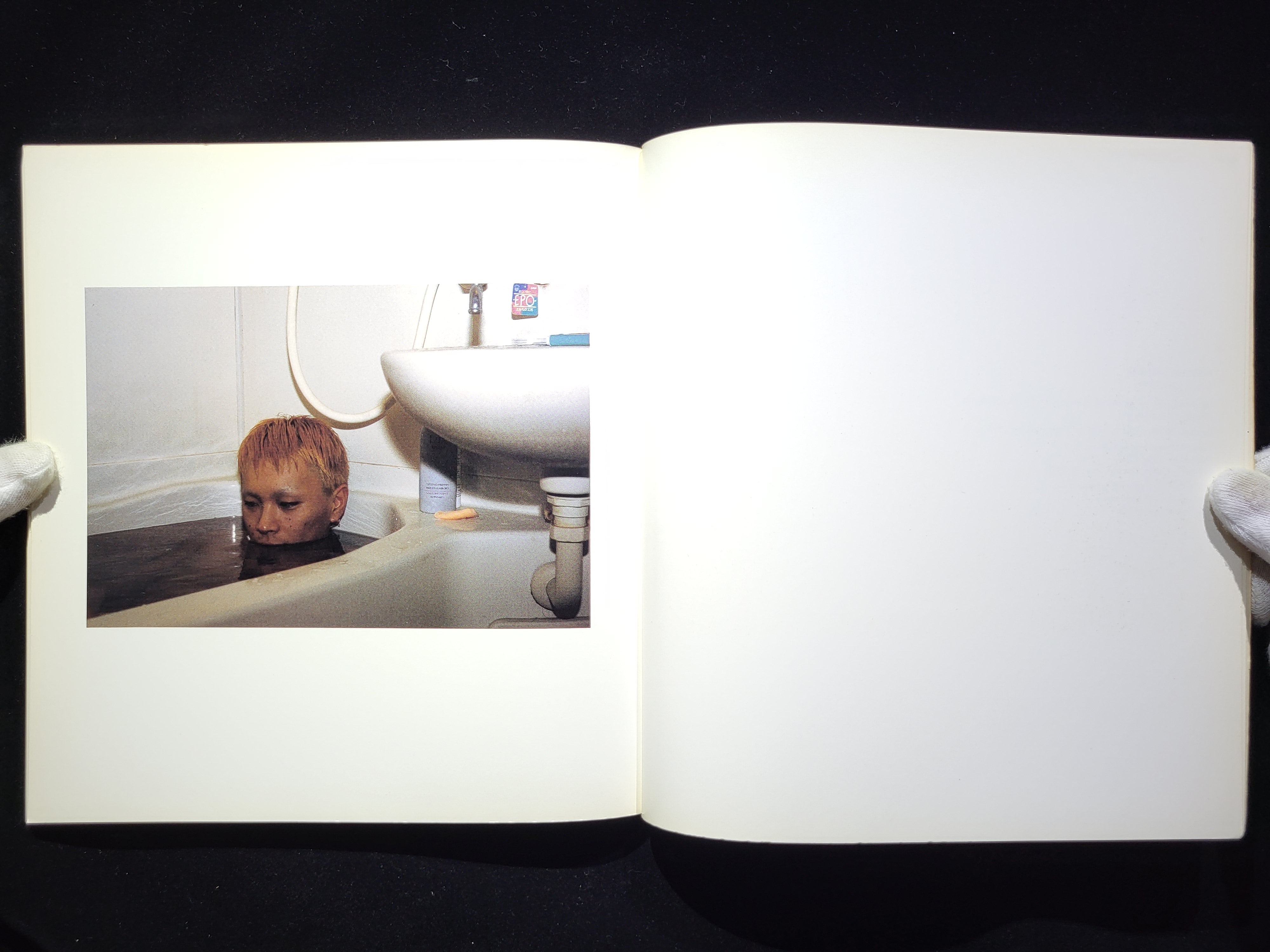 emptywhiteroom 写真集 長島有里枝 emptywhiteroom 写真集 長島有里枝 empty white room / 長島有里枝 | 百年