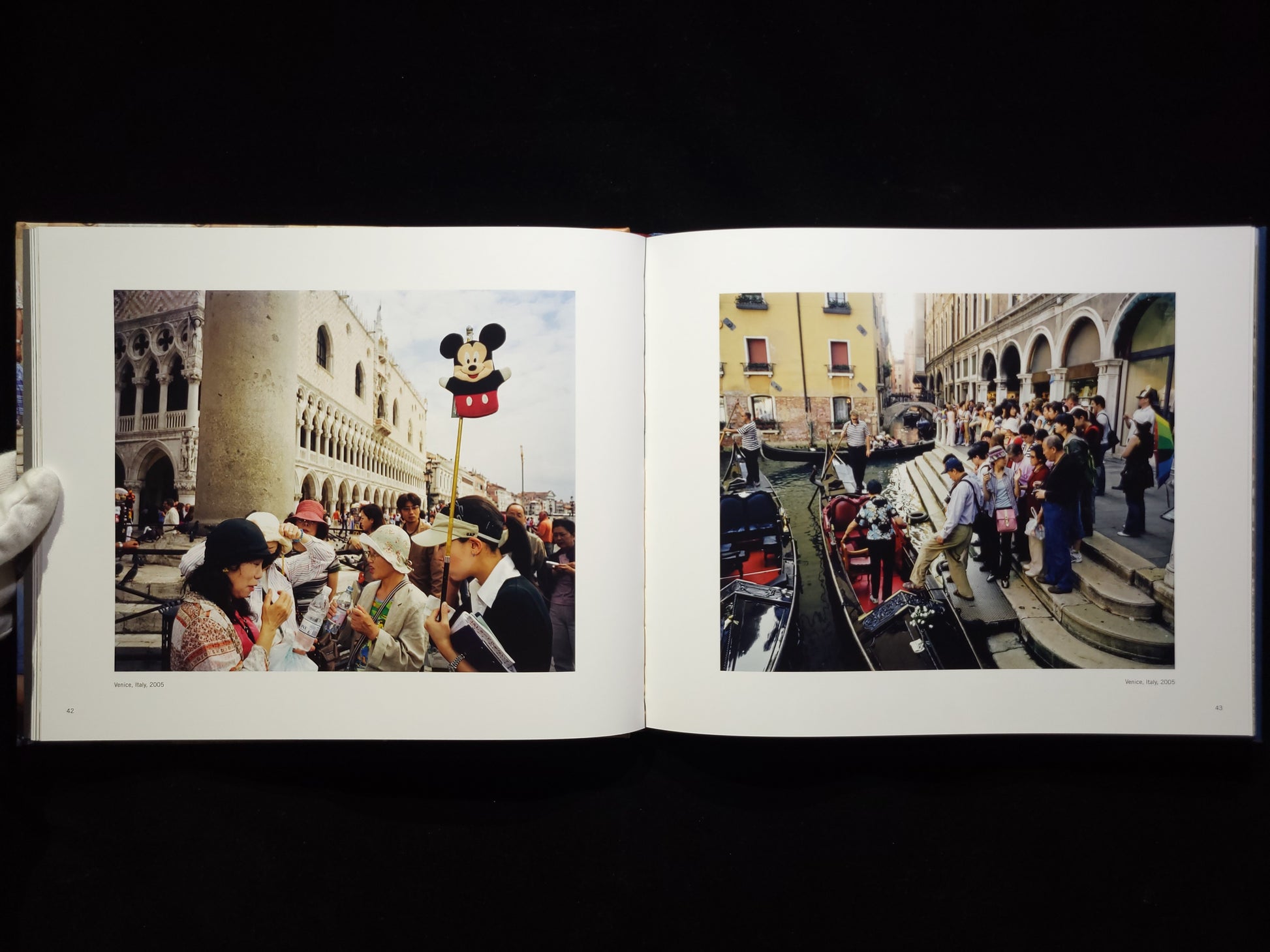 Small World / Martin Parr