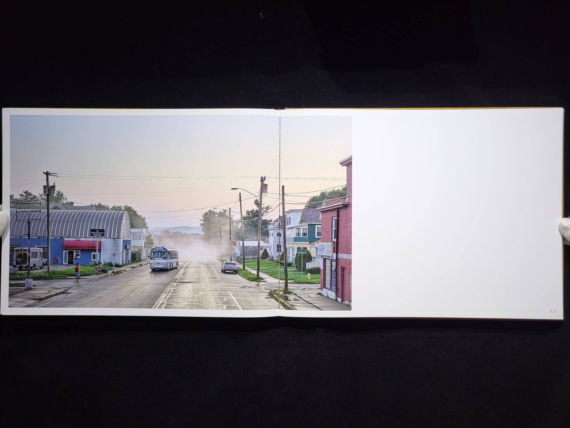 Alone Street / Gregory Crewdson