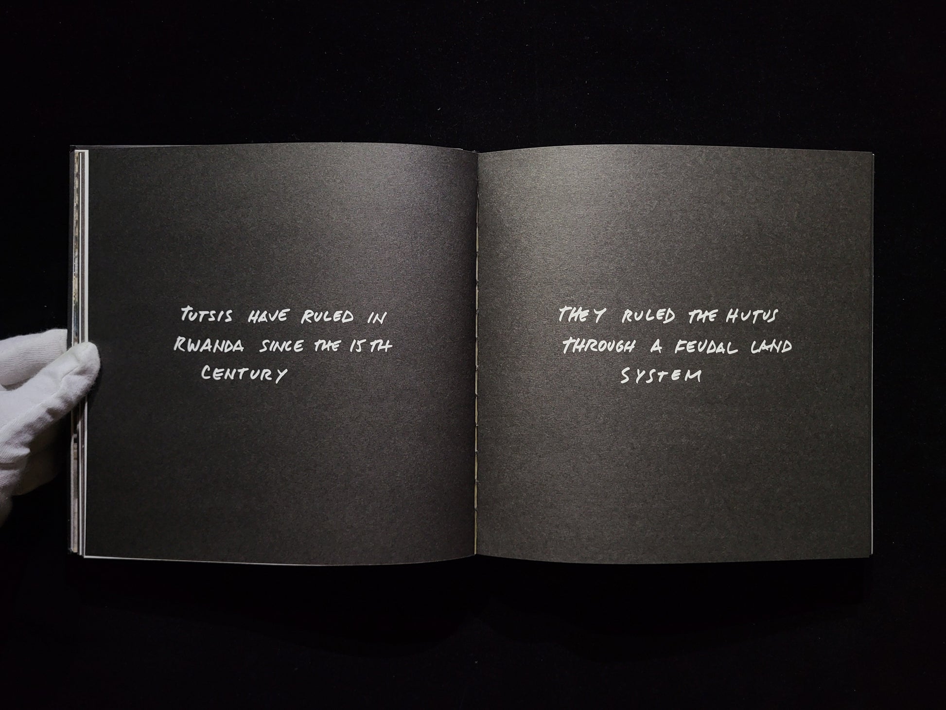 Let There Be Light: The Rwanda Project / IT IS Difficult Ten Years  / Alfredo Jaar