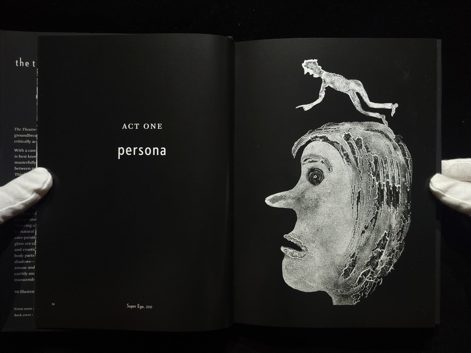 The Theatre of Apparitions / Roger Ballen