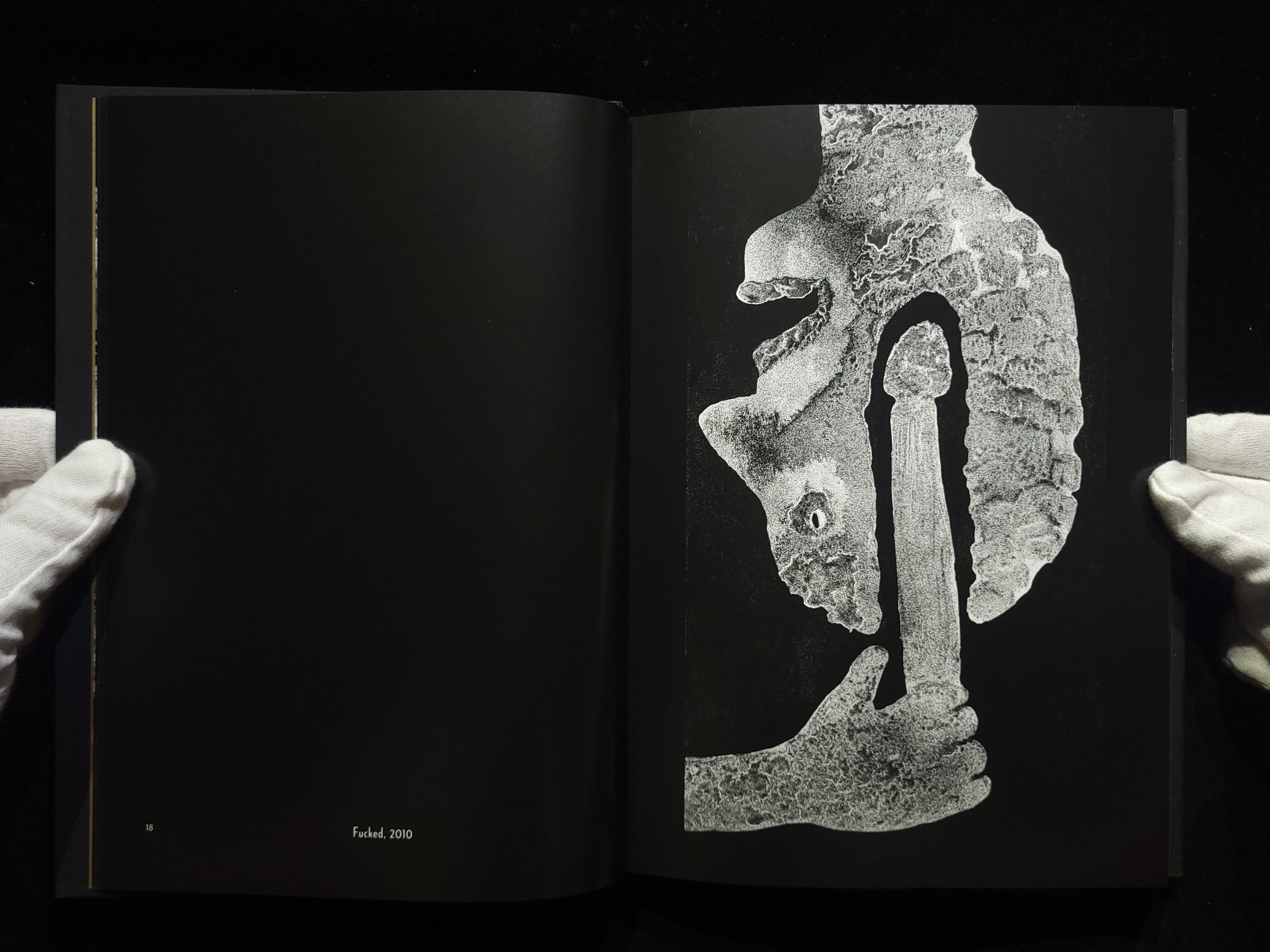 The Theatre of Apparitions / Roger Ballen