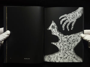 The Theatre of Apparitions / Roger Ballen