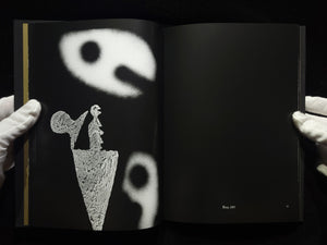 The Theatre of Apparitions / Roger Ballen