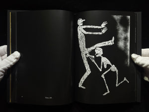 The Theatre of Apparitions / Roger Ballen