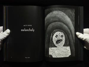 The Theatre of Apparitions / Roger Ballen