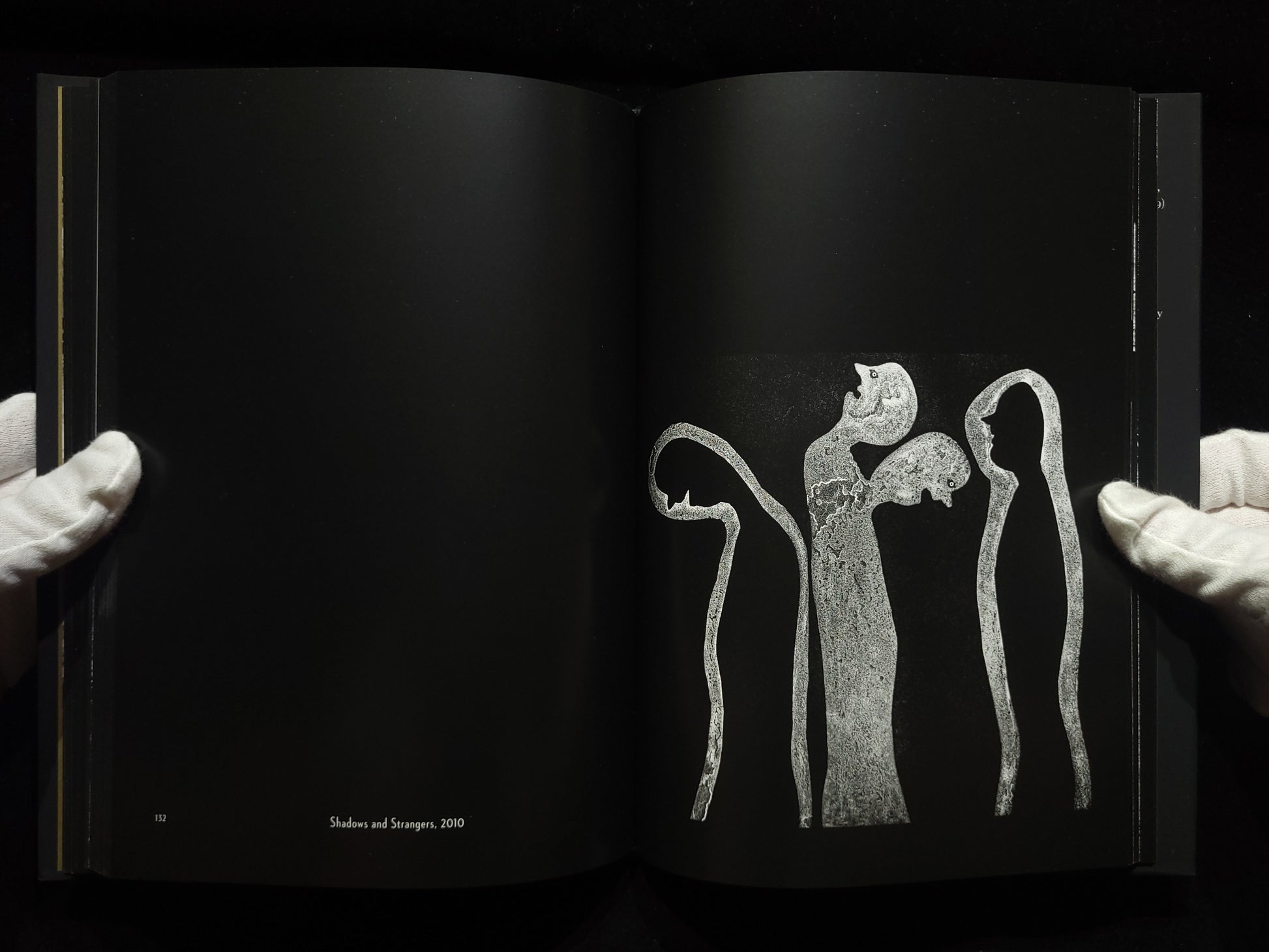 The Theatre of Apparitions / Roger Ballen