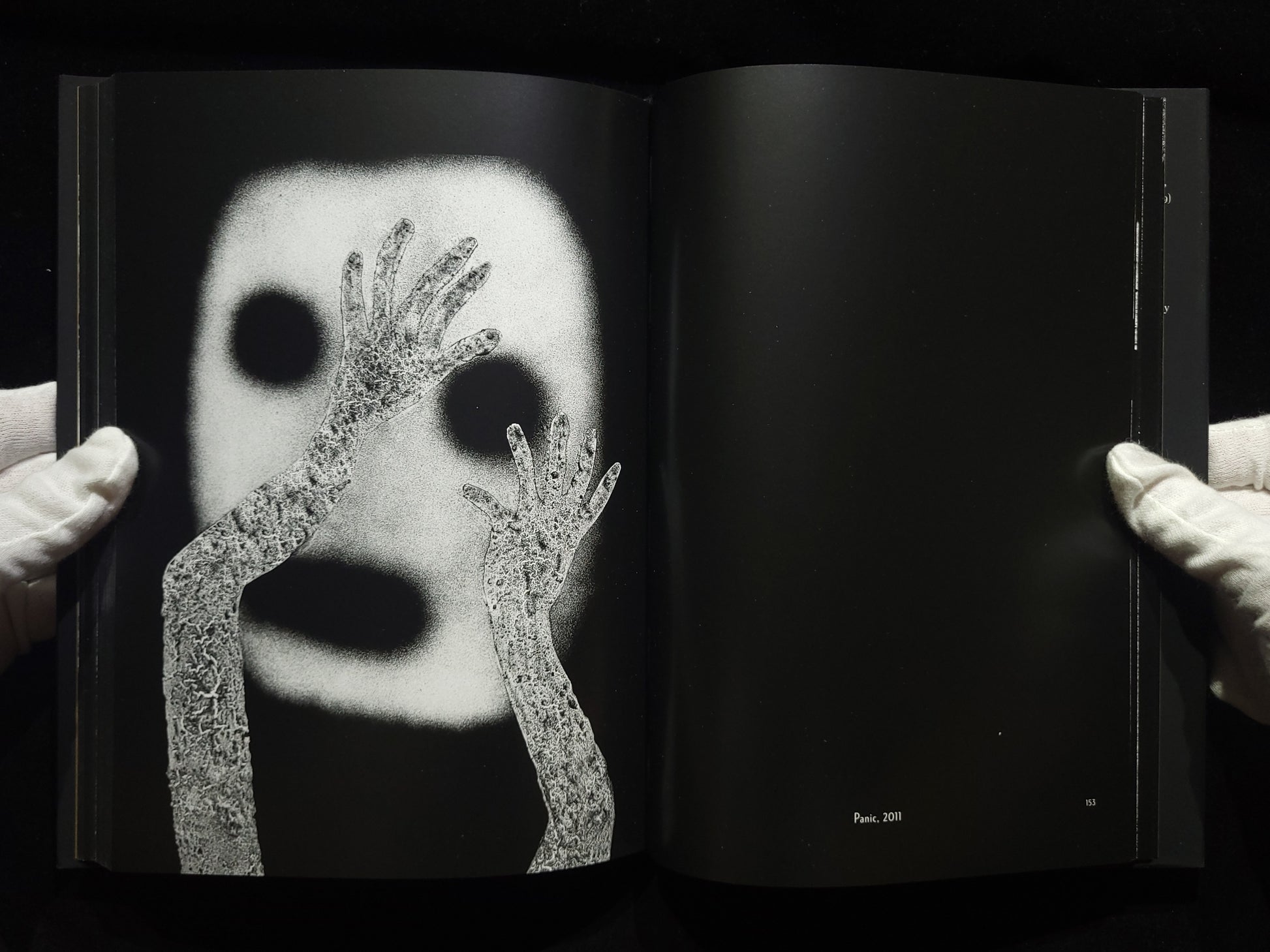 The Theatre of Apparitions / Roger Ballen