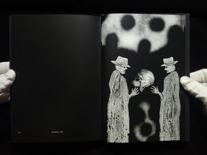 The Theatre of Apparitions / Roger Ballen