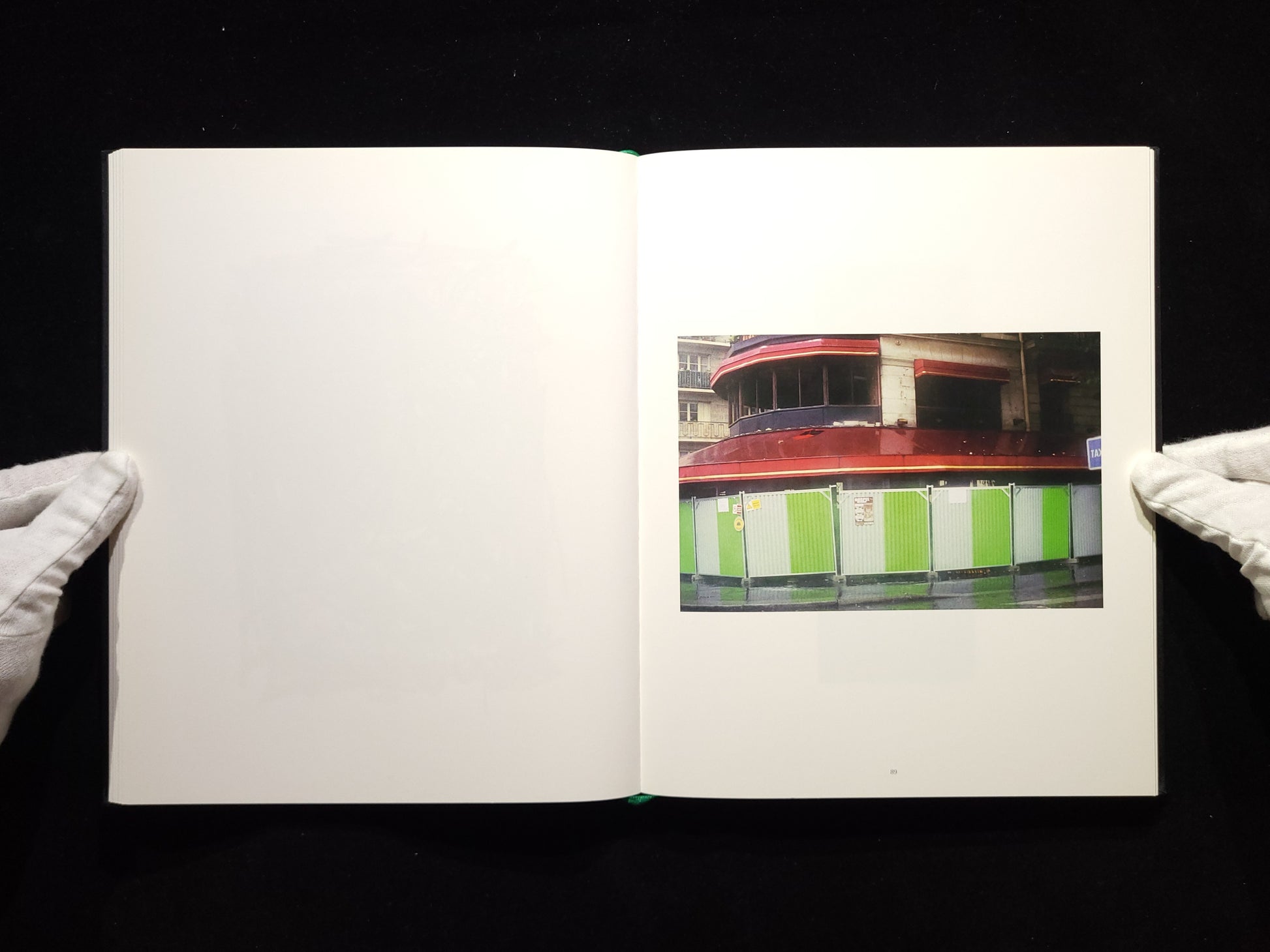 Paris / William Eggleston