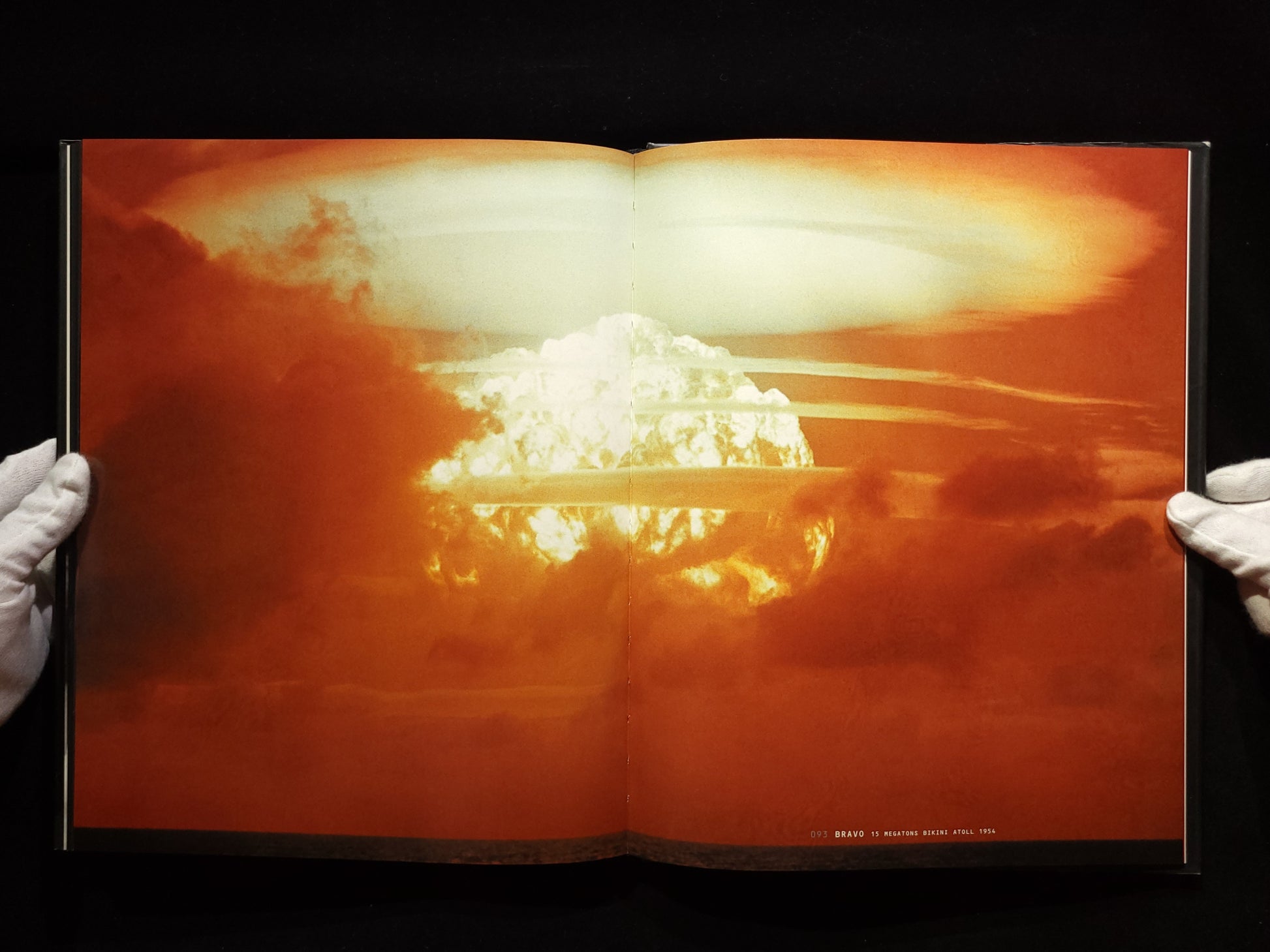 100 Suns / Michael Light 