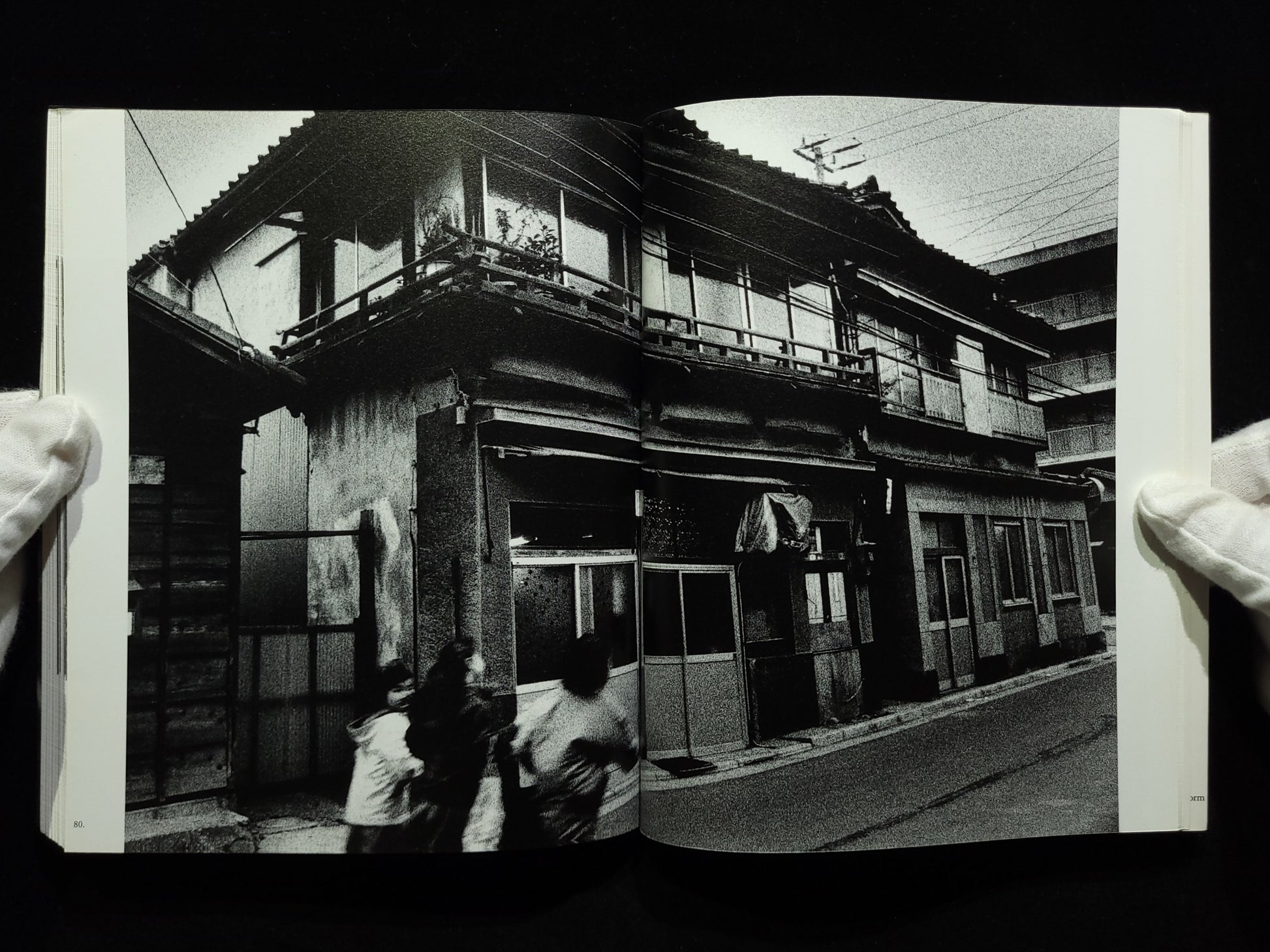 連夜の街 Endless Night 2001 / 石内都